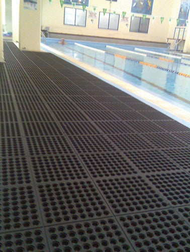 Insitu product image of 24/Seven Interlocking Rubber Mat around swimming pool