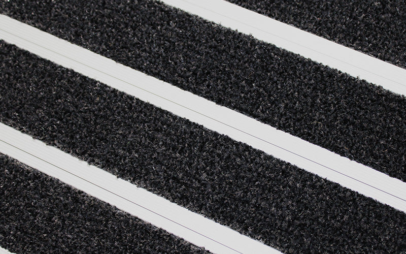 Close up image of Black Granati inserts in Silver ARCHIMAT aluminium architectural matting