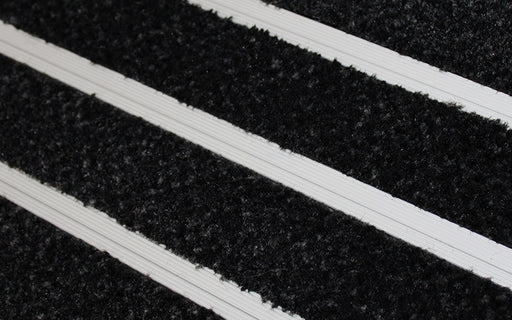 Close up image of Black Reno inserts in Silver ARCHIMAT aluminium architectural matting