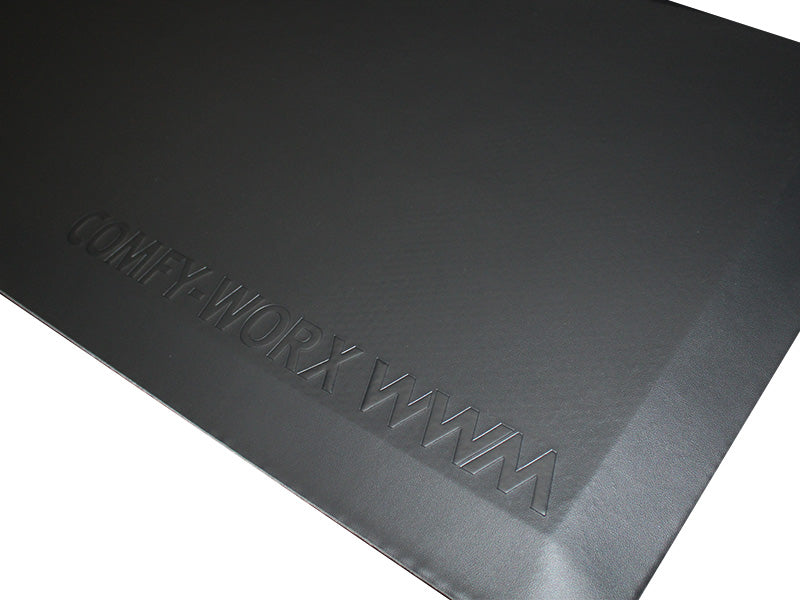 Corner image of the black Sit Stand Desk Mat showing its cushioned profile and anti-trip bevelled edge