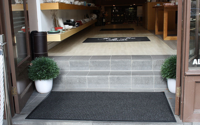 Insitu product image of charcoal, polypropylene Waterhog Classic Mat made for commercial and residential entrances